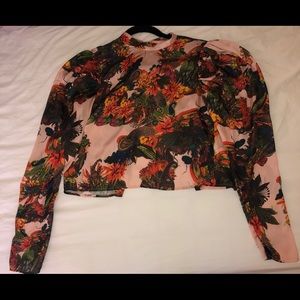 I am selling this H&M’s colorful blouse